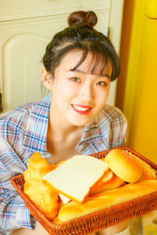 狗的蝴蝶结卡我里面了怎么办